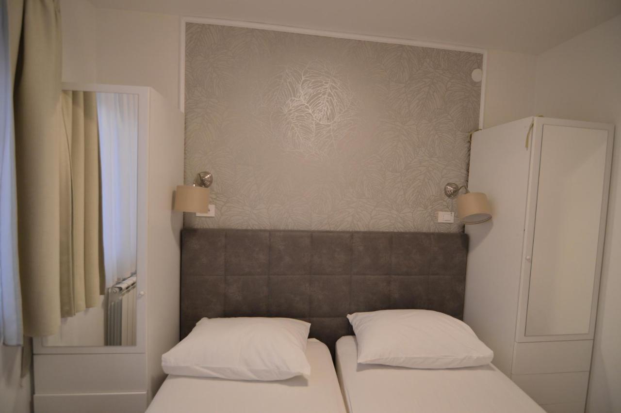 Apartments By The Sea Starigrad, Paklenica - 16421 Zewnętrze zdjęcie