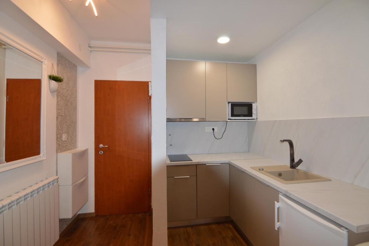 Apartments By The Sea Starigrad, Paklenica - 16421 Zewnętrze zdjęcie