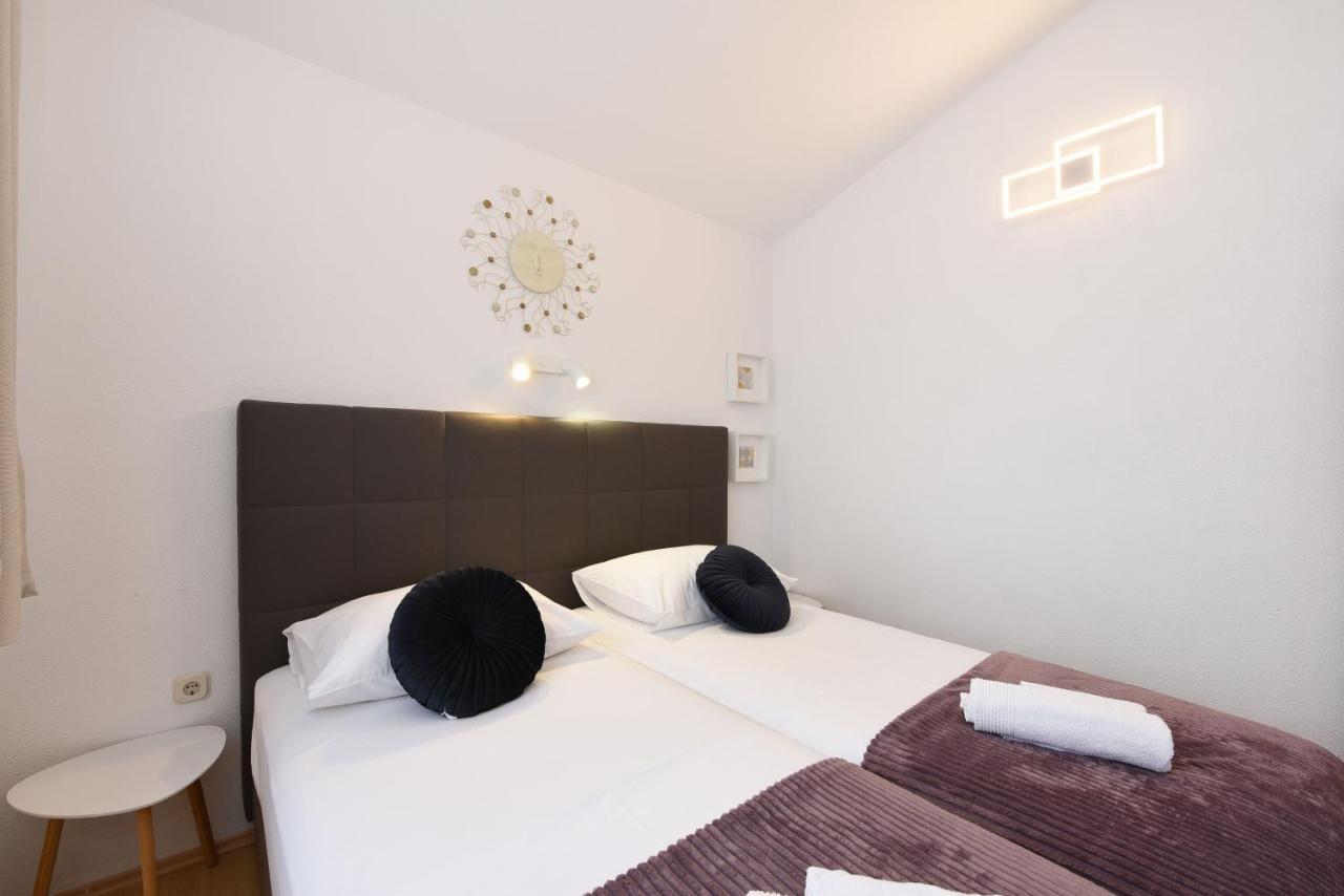 Apartments By The Sea Starigrad, Paklenica - 16421 Zewnętrze zdjęcie