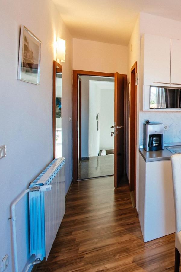 Apartments By The Sea Starigrad, Paklenica - 16421 Zewnętrze zdjęcie
