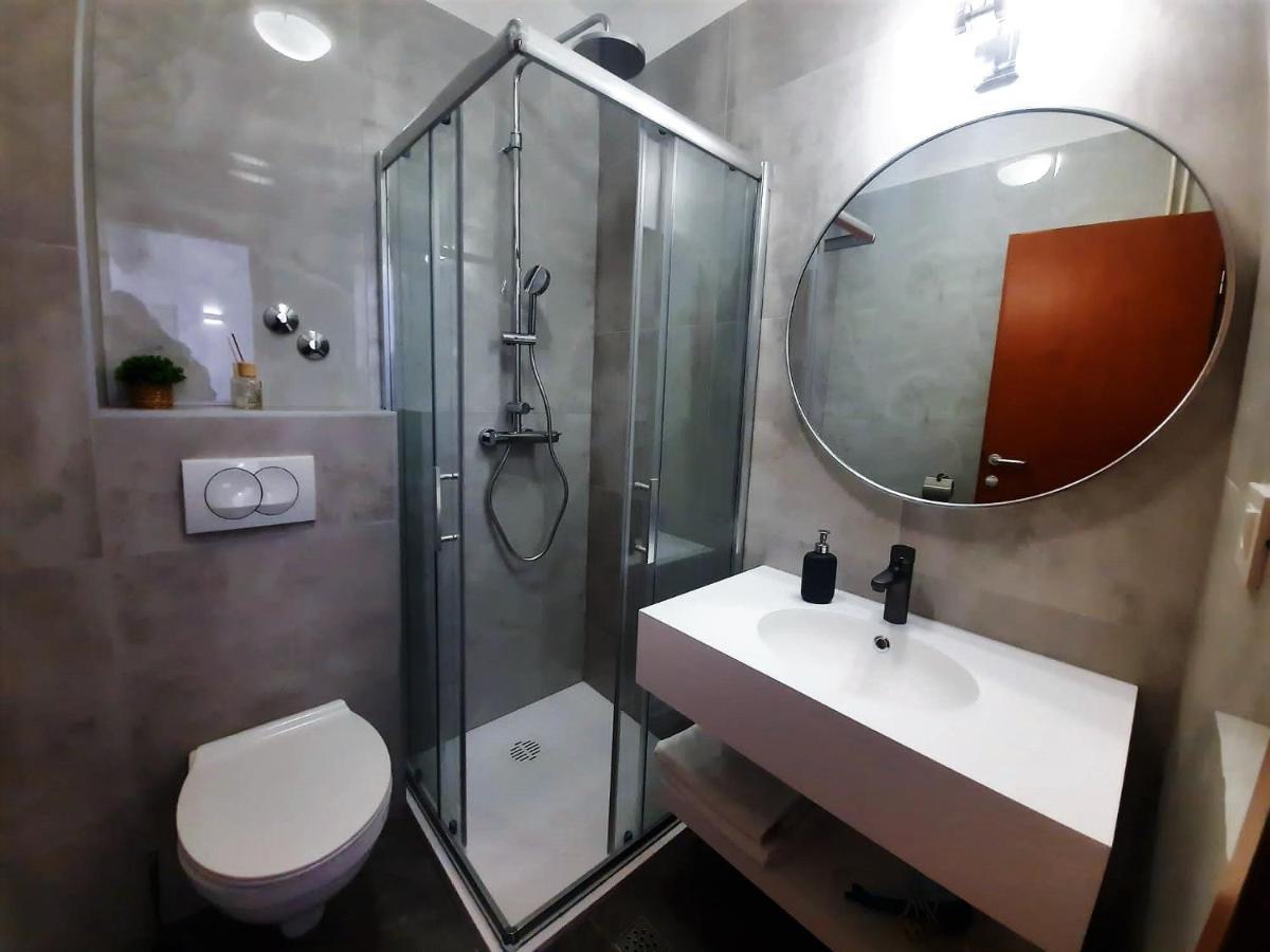 Apartments By The Sea Starigrad, Paklenica - 16421 Zewnętrze zdjęcie