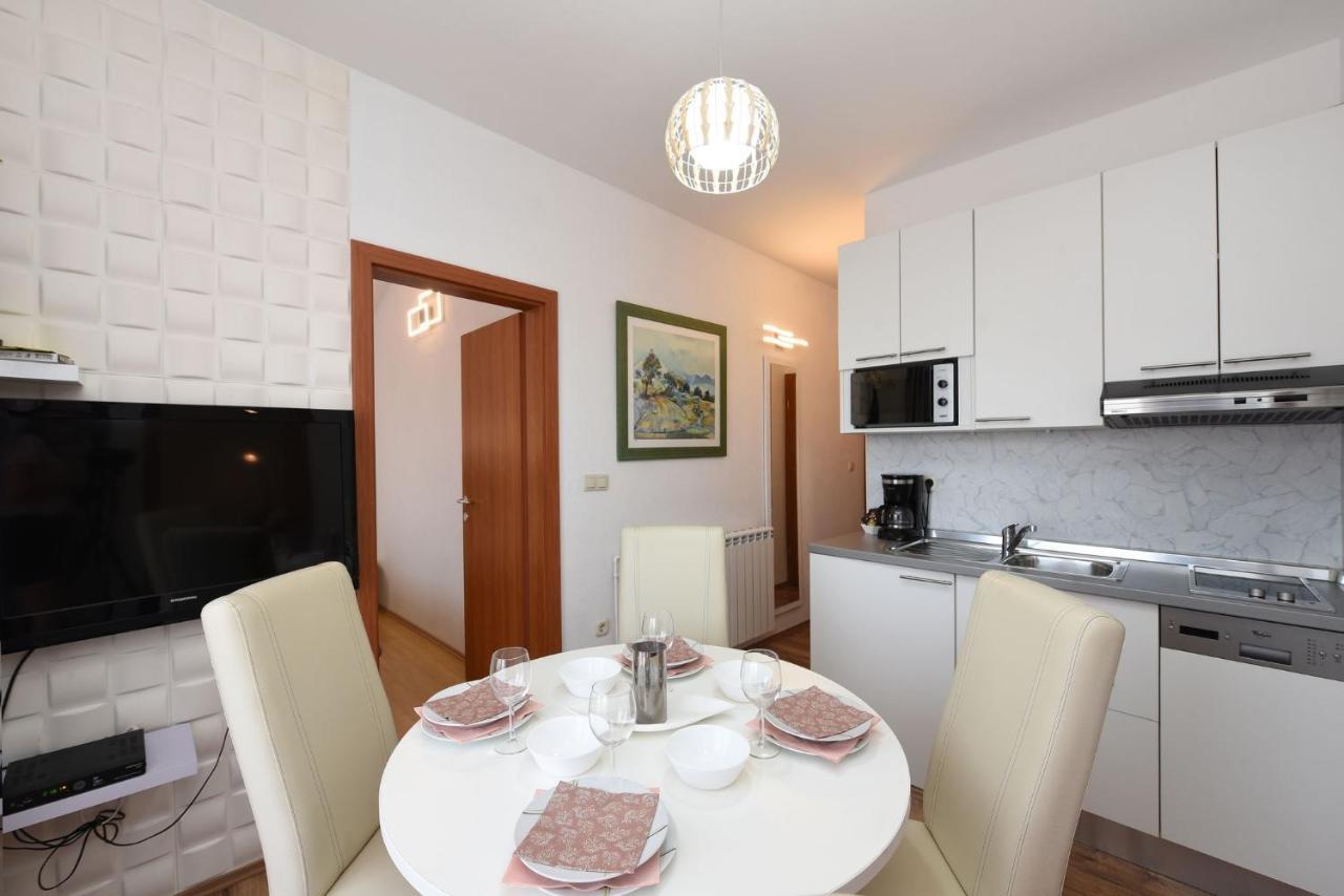 Apartments By The Sea Starigrad, Paklenica - 16421 Zewnętrze zdjęcie