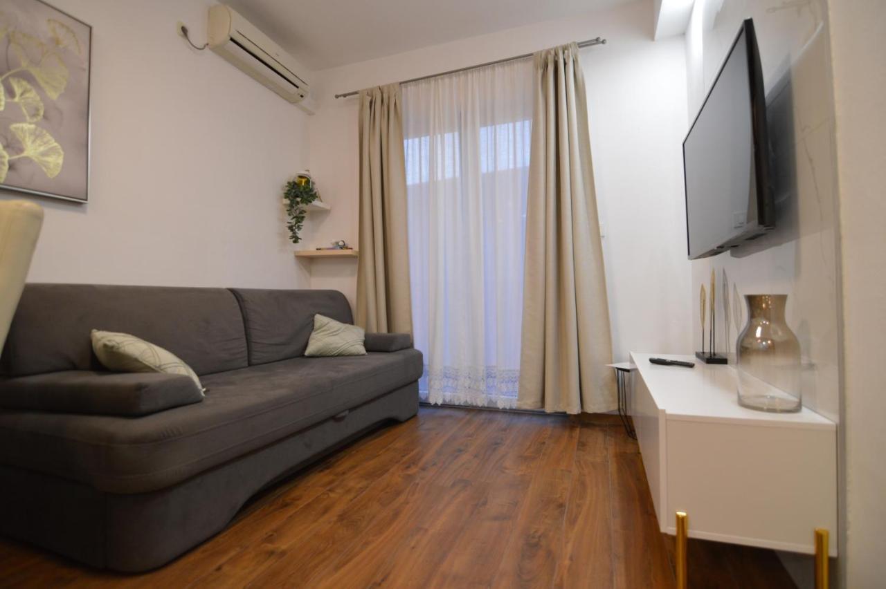 Apartments By The Sea Starigrad, Paklenica - 16421 Zewnętrze zdjęcie